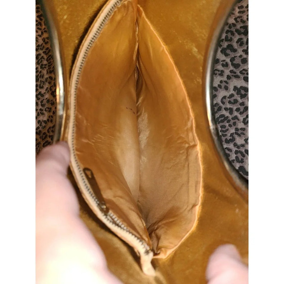 Women's Gold Ring Top Handle Bag and Clutch Set With Golden Gloves (AH) - Picture 8 of 10